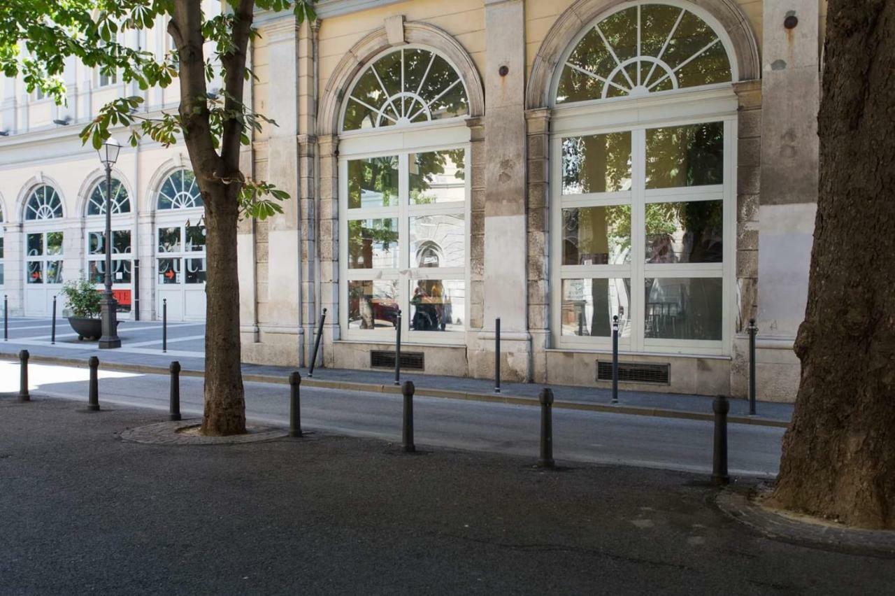 Centro Citta Teatro Otel Trieste Dış mekan fotoğraf
